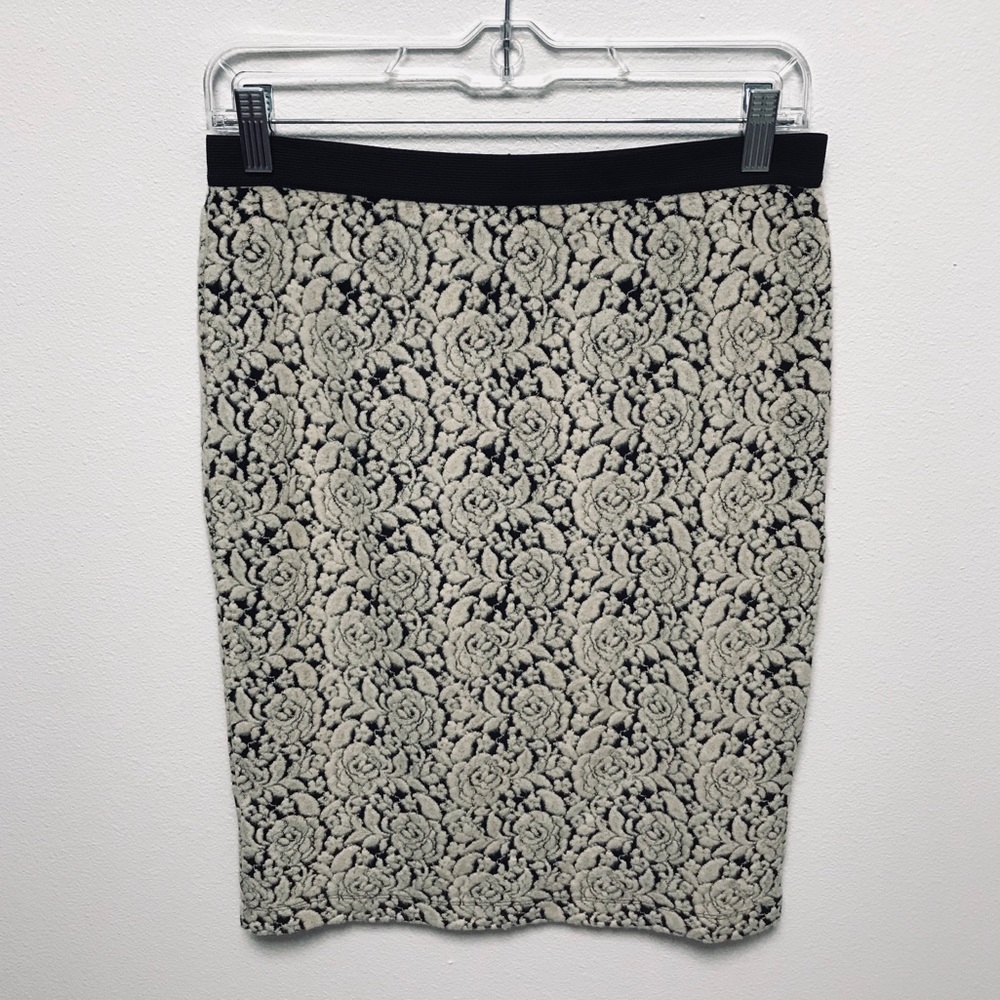 Chelsea & Violet Stretch Pencil Skirt Medium